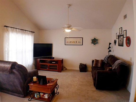3rd image of 12 Natalie Ln