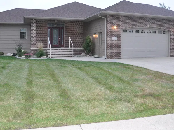 1919 Moriarty Dr, Brookings, SD 57006