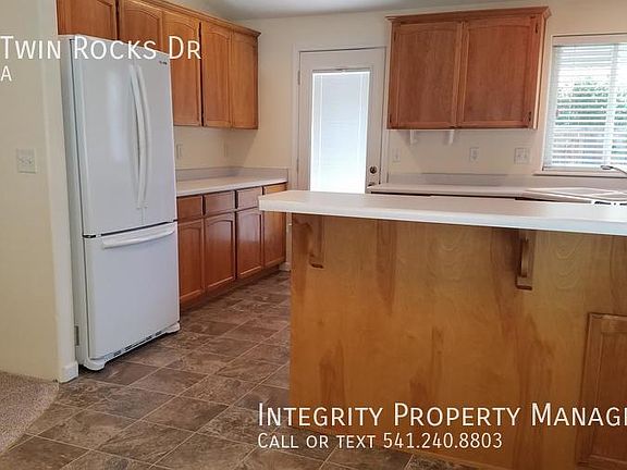 4th image of 1209 Twin Rocks Dr