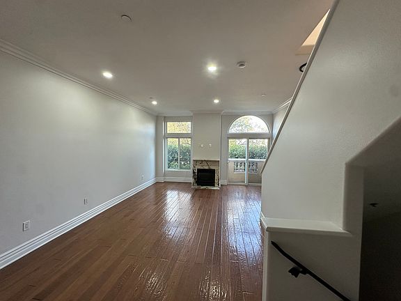 3rd image of 5550 Ventura Canyon Ave