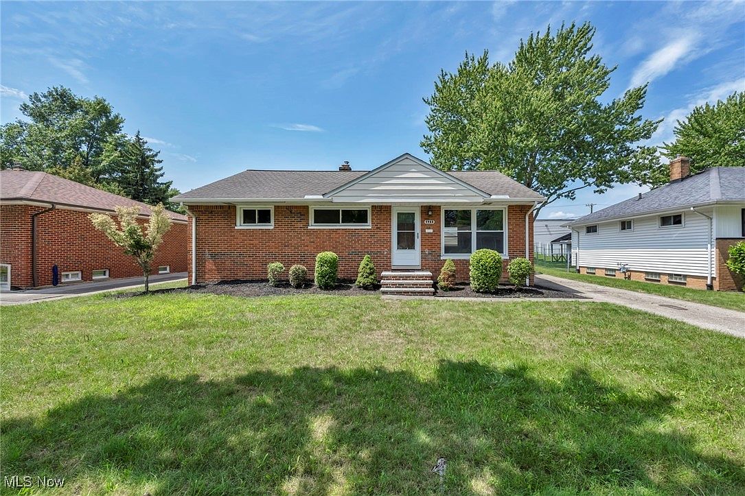 6988 Maplewood Rd, Parma Heights, OH 44130 | Zillow