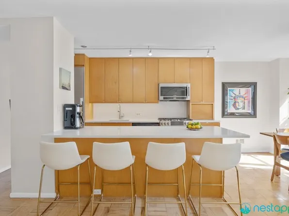 7 East 14th Street image 3 of 12