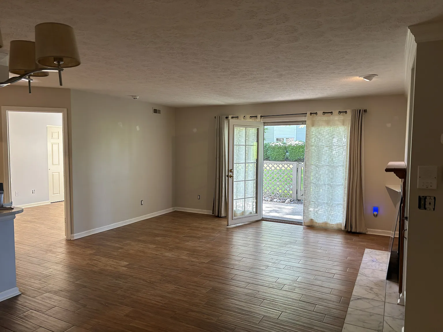 3 bed, 1315 sqft, $2,200 — Photo 3