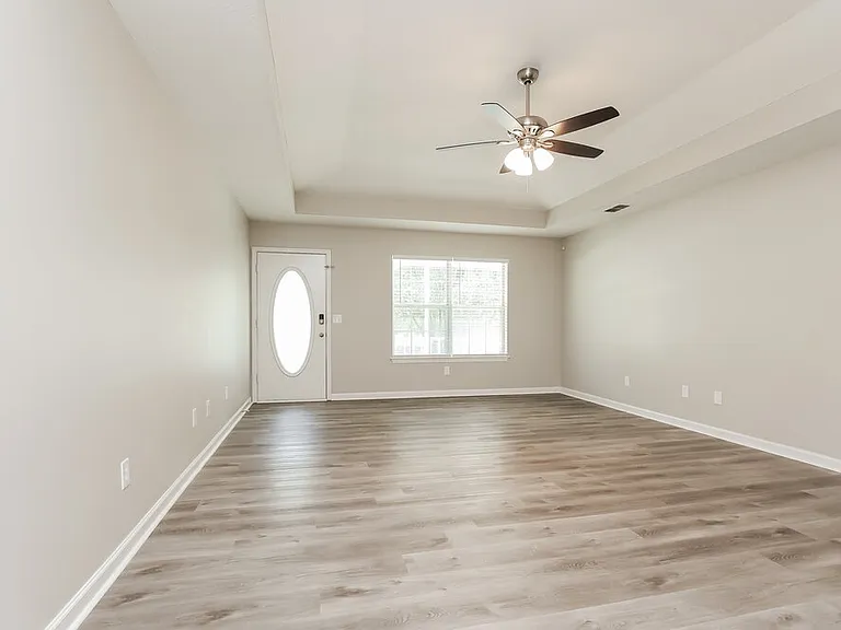 101 Cedar Bend Ct — Photo 3