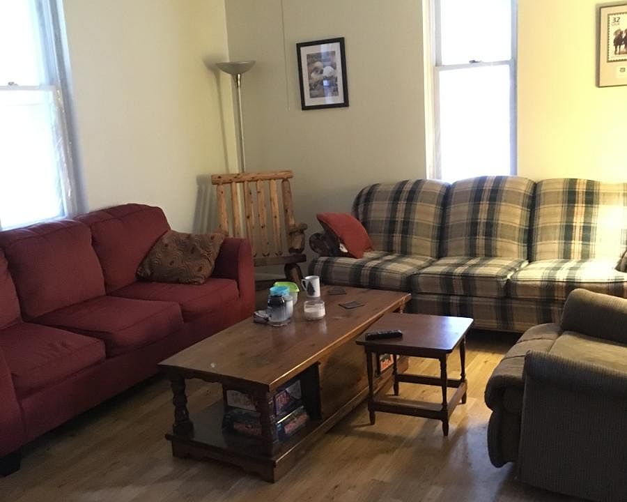 2nd image of 620 Robinson St