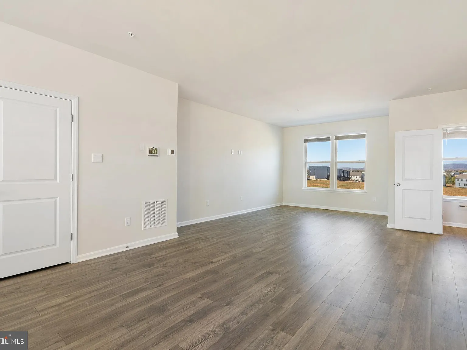 4 bed, 3.5 bath, $2,950 — Photo 4
