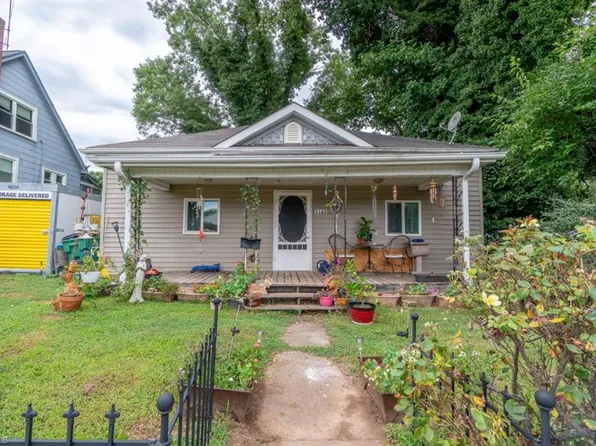 1109 Mitchell St, Mount Airy, NC 27030