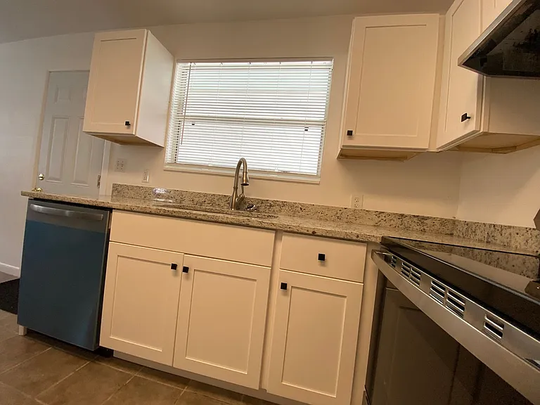 2642 Chester Ave — Photo 4