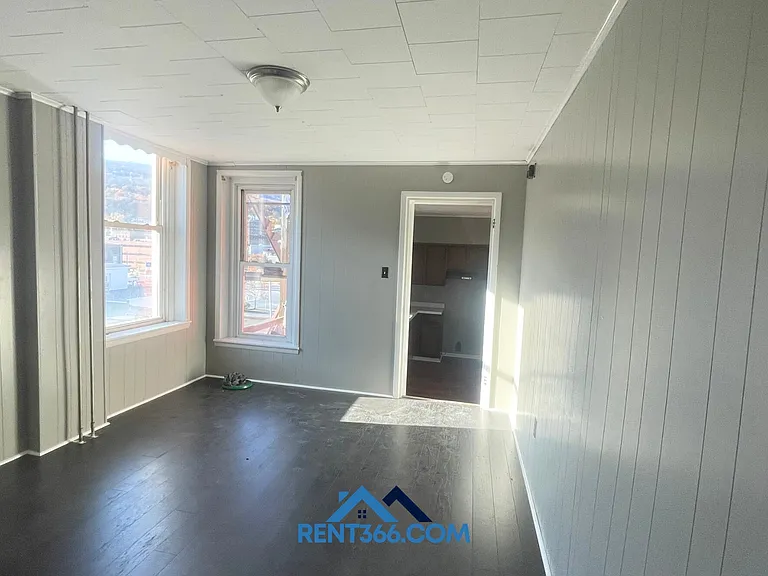 101 N George St #2 — Photo 4