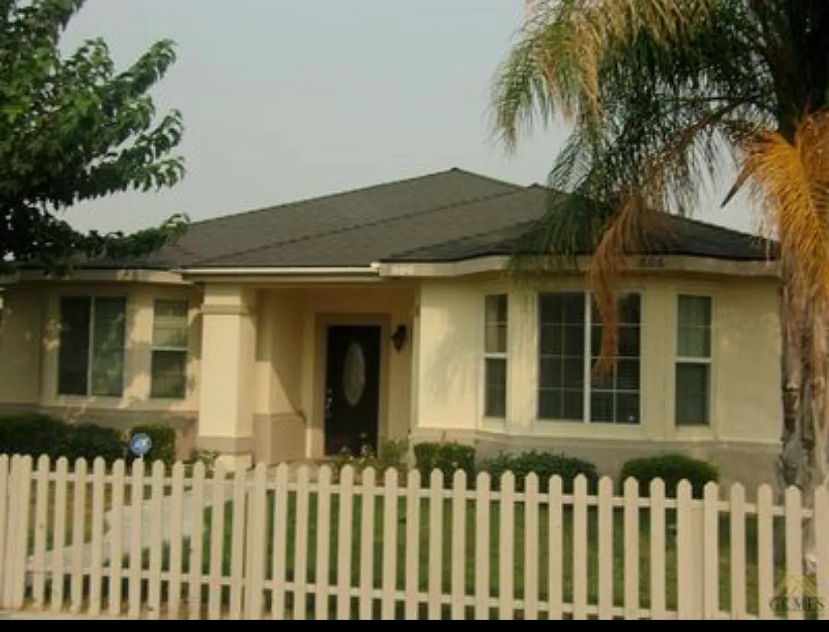 806 Pierce St — Photo 1