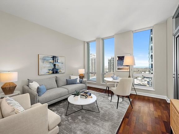 3rd image of 1400 S Michigan Ave APT 1102