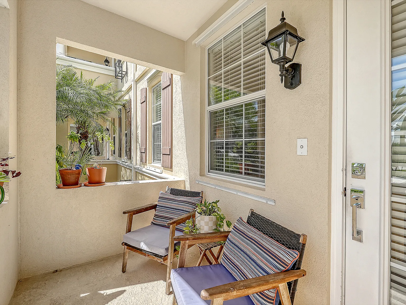 3 bed, 2.5 bath, 1660 sqft, $2,800 — Photo 2