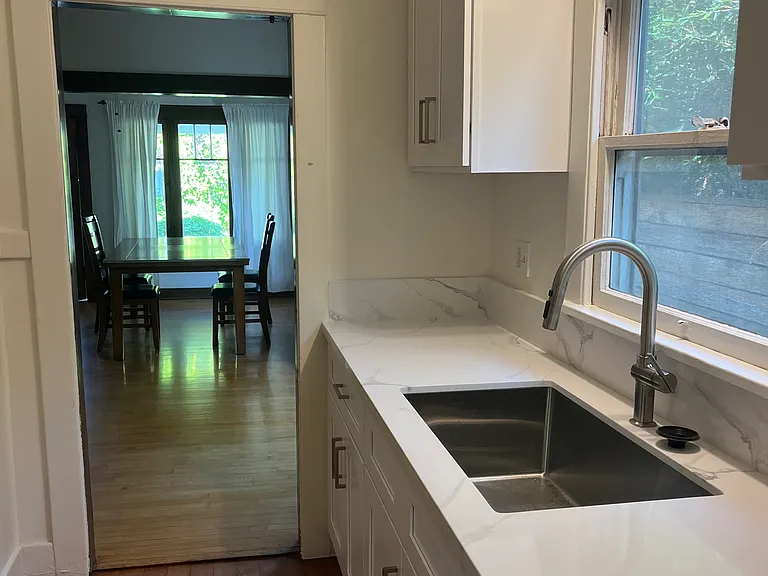 807 N Wilson Ave — Photo 5