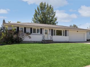 13 27th Ave SW, Cedar Rapids, IA 52404