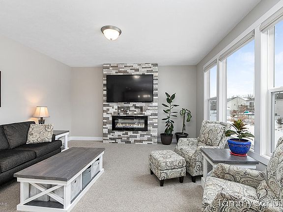 3rd image of 1067 Sydney Dr NW
