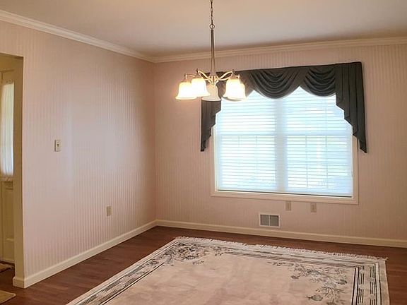 5th image of 207 Hillside Dr
