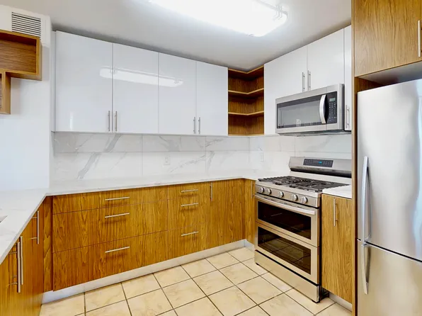 135 Oceana Drive East image 4 of 36