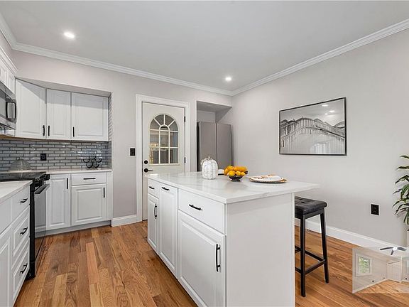 4th image of 682 Greenville Ave