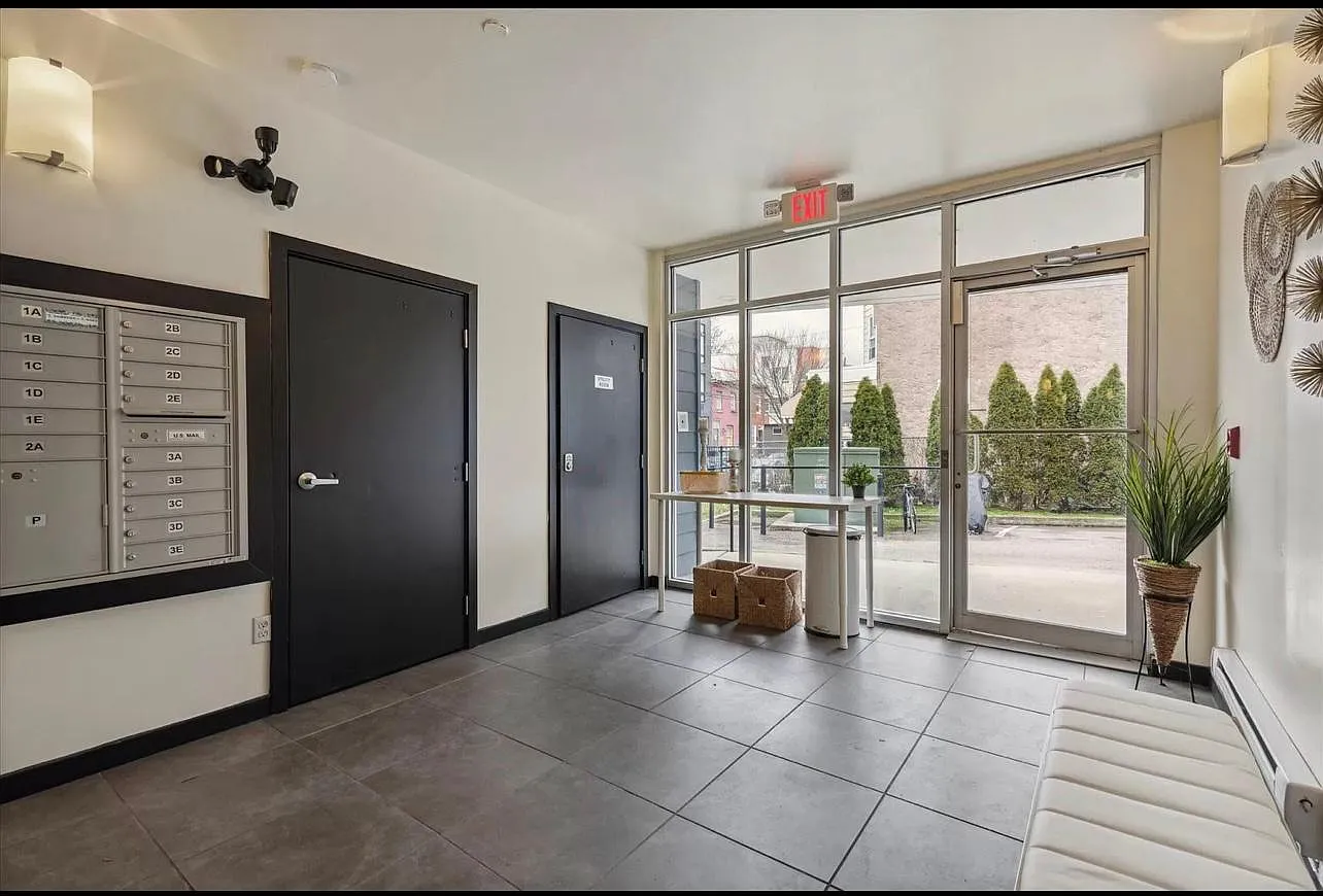 1 bed, 700 sqft, $1,500 — Photo 4