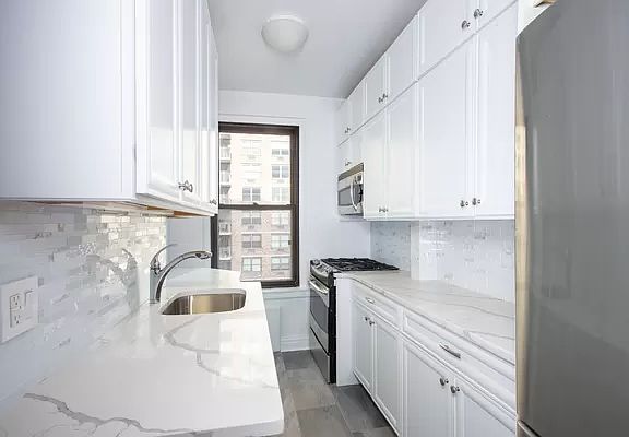 4th image of 308 E 79th St APT 11B