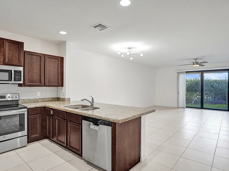 4234 N Dixie Hwy #122 — Photo 5
