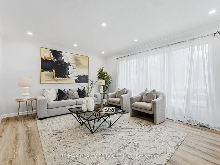 6 Bonnyview Dr #UPPER — Photo 8