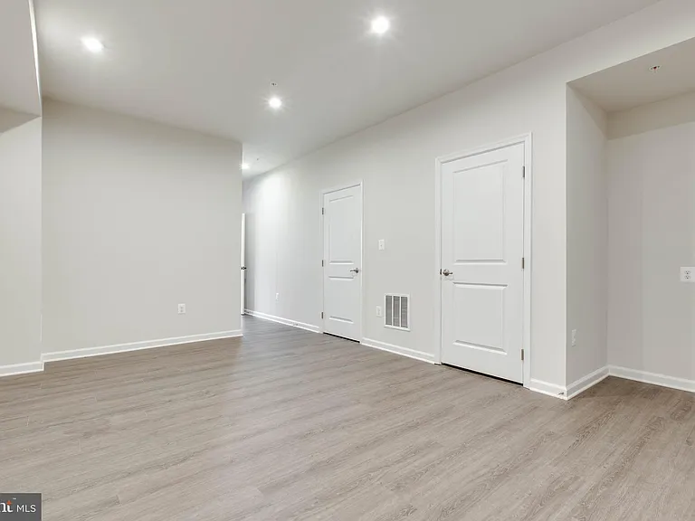 188 Woodgate Cir — Photo 35