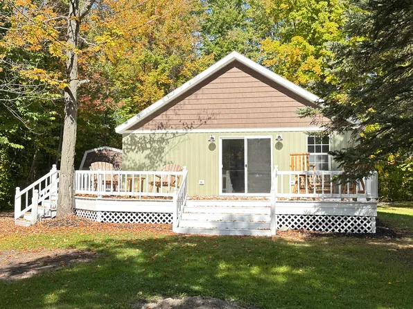 124 Mary Rd, Houghton Lake, MI 48629