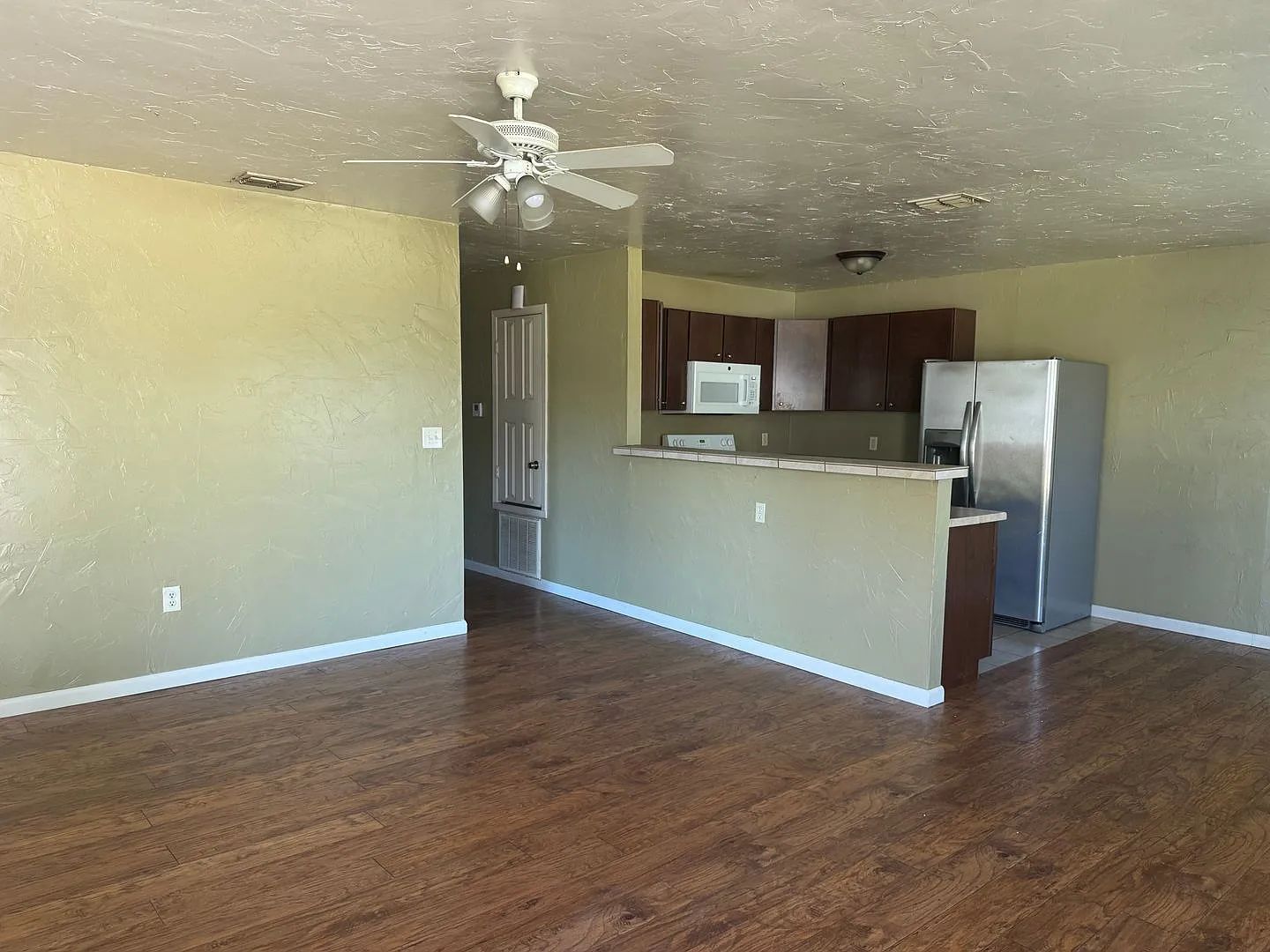 570 W Sterling Price — Photo 4