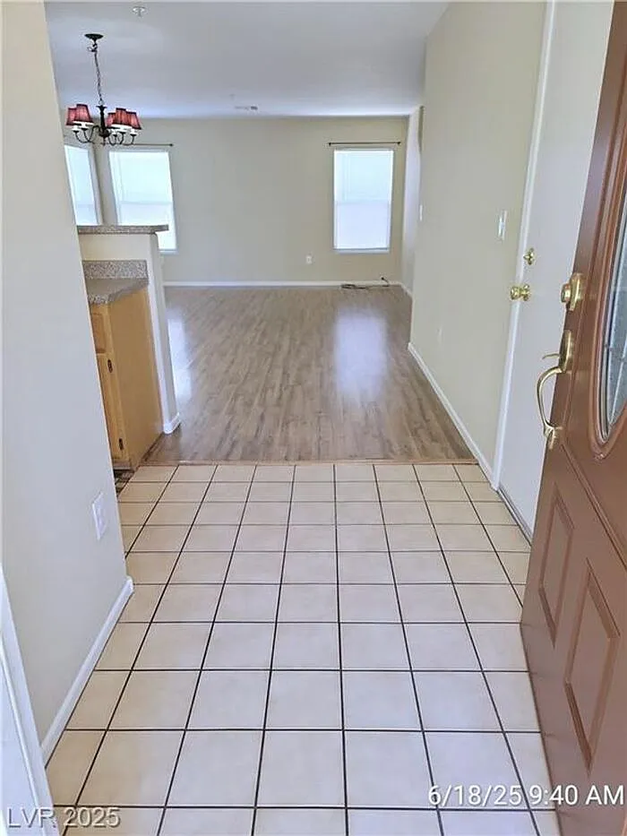 3 bed, 2.5 bath, 1337 sqft, $1,775 — Photo 3