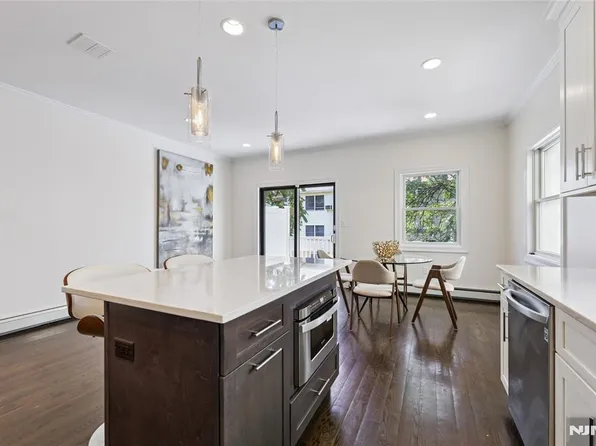 284 Knox Avenue image 3 of 12