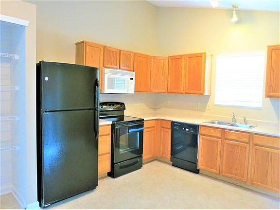 3rd image of 3155 Delaway Ln