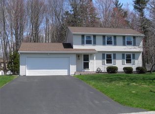 718 Close Cir, Webster, NY 14580
