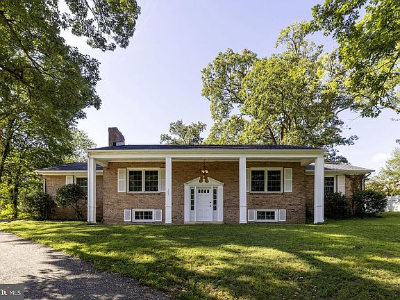 3rd image of 102 Woodland Rd