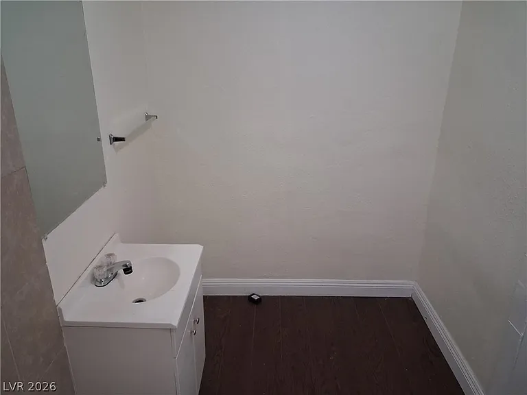 413 W Van Buren Ave #8 — Photo 9