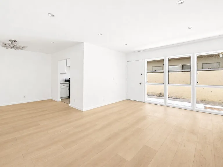 337 S Rexford Dr #3 — Photo 2