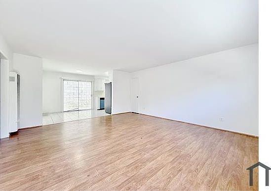 2nd image of 540 Hyde Park Pl APT 4
