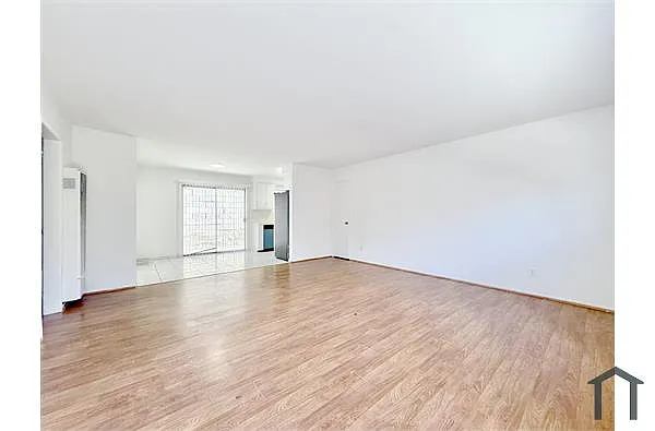 Building Photo - 540 Hyde Park Pl #4