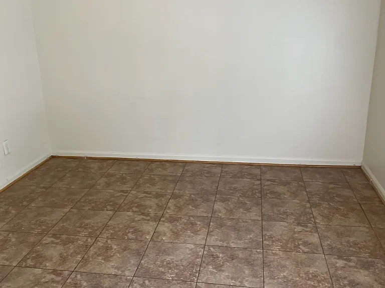 725 Denton Cir — Photo 3