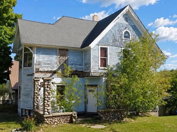 41 Marquette Ave, Crystal Falls, MI 49920