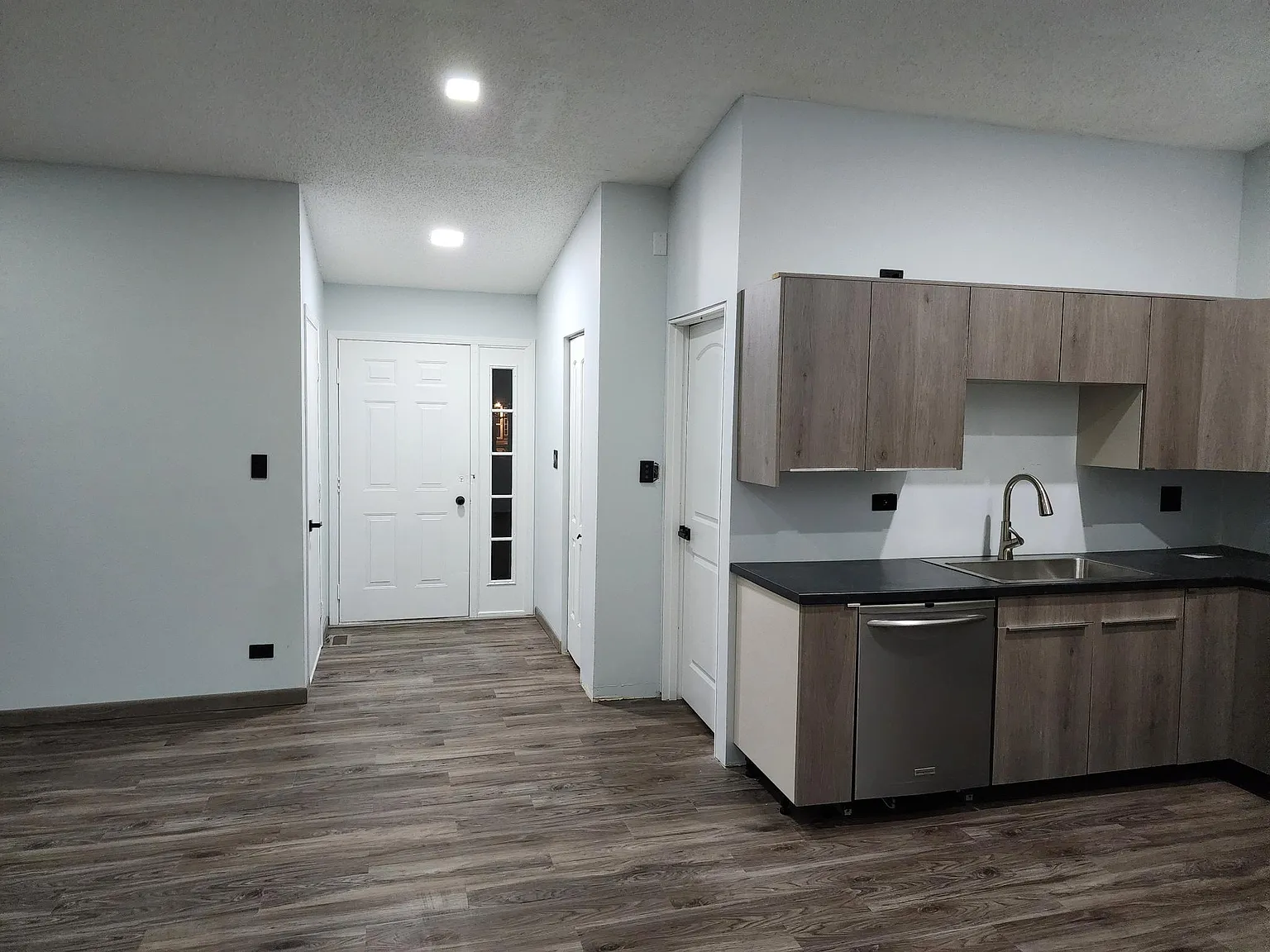 3 bed, 1360 sqft, $2,950 — Photo 3