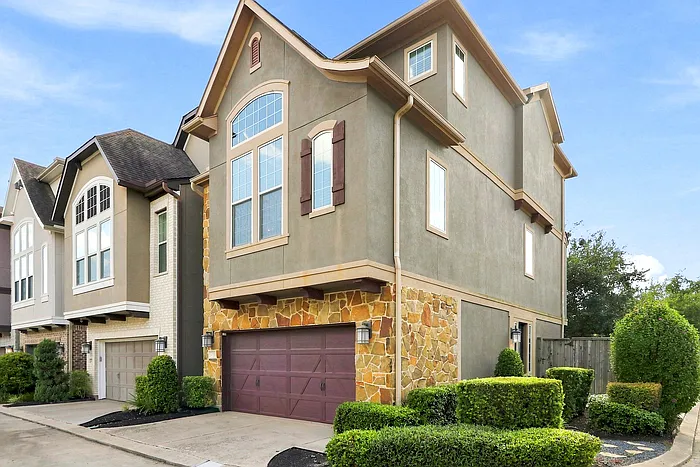4 bed, 3.5 bath, 2217 sqft, $2,445 — Photo 1