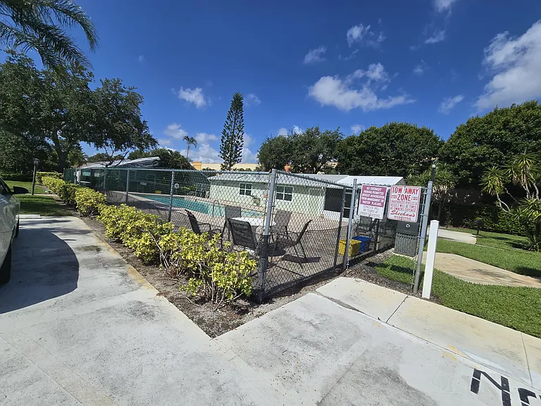 1530 Royal Forest Ct — Photo 46