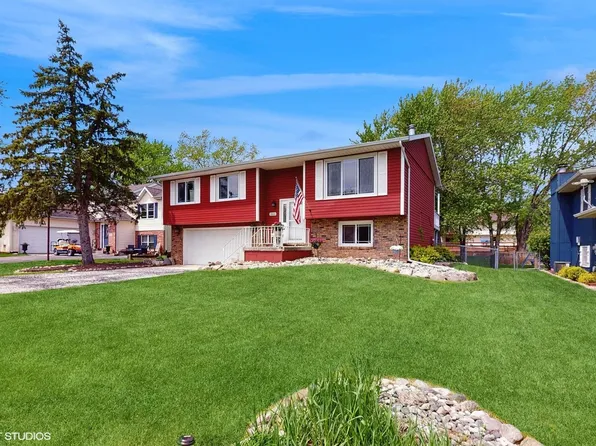 3068 Parkwood Pl, Crown Point, IN 46307