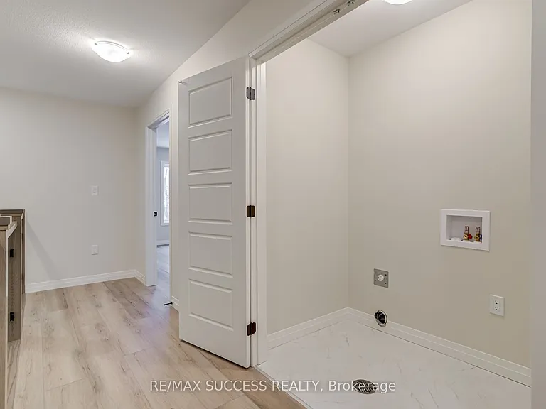 147 Siebert Ave — Photo 38
