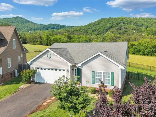 2725 Paddington Station Ln, Vinton, VA 24179