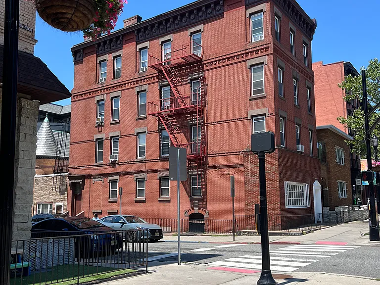 900 Washington St #1 — Photo 2