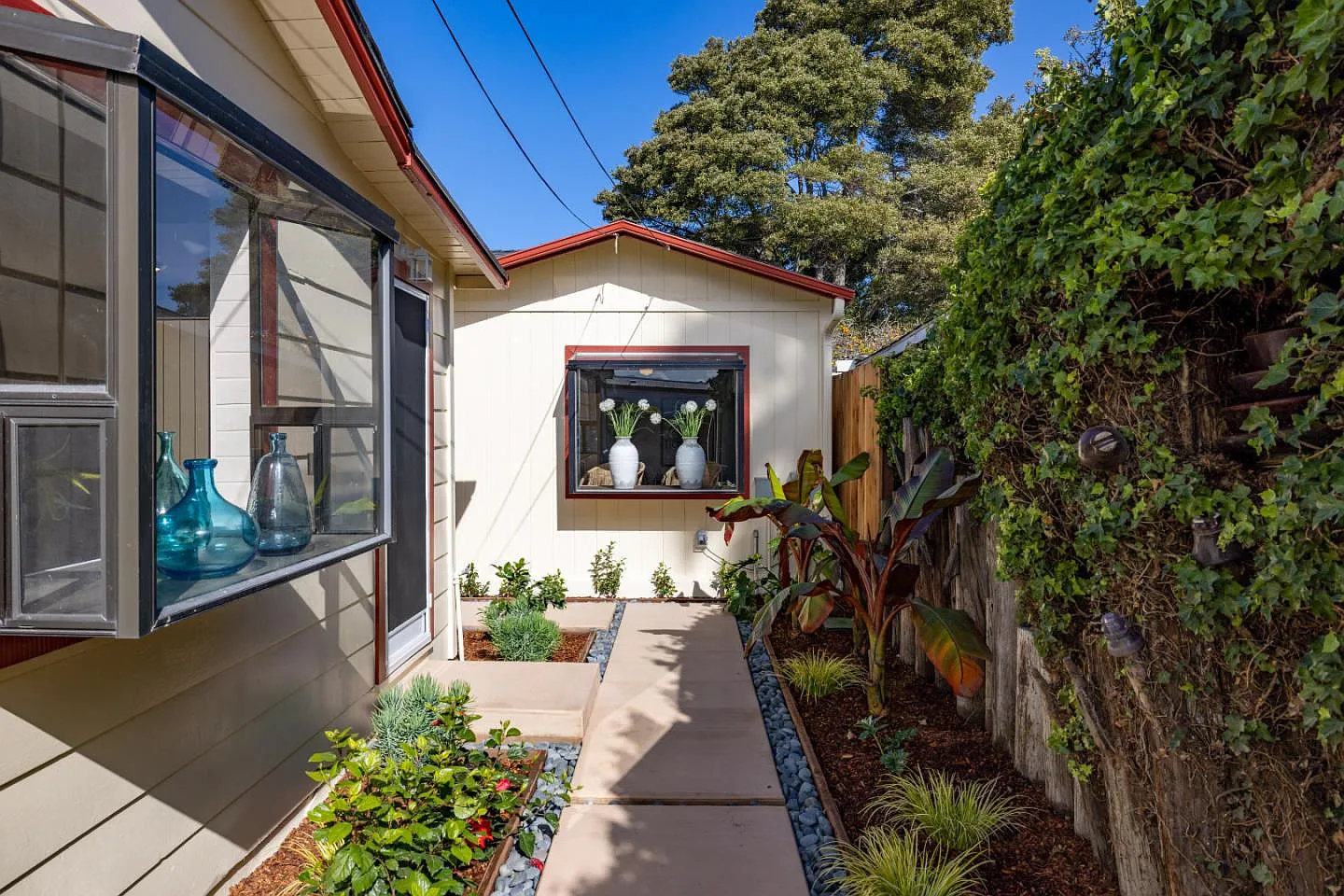1181 Birch Ave photo 1