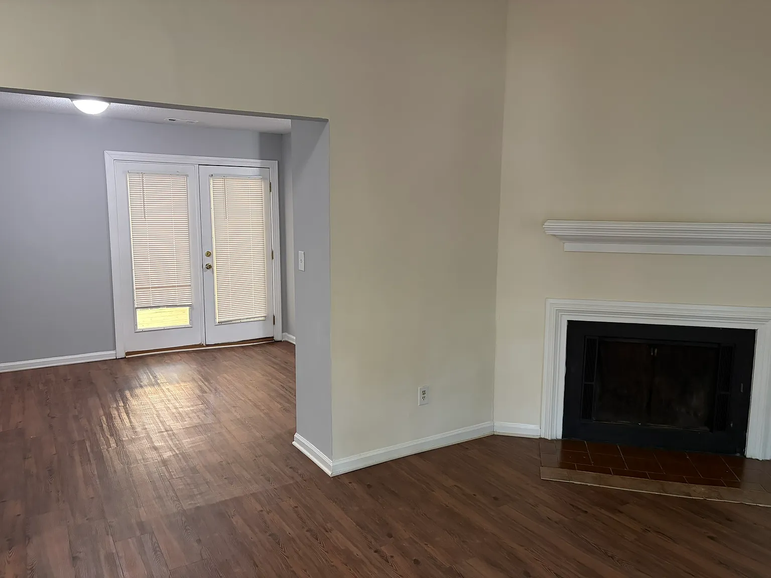 4832 Hollenden - D — Photo 3