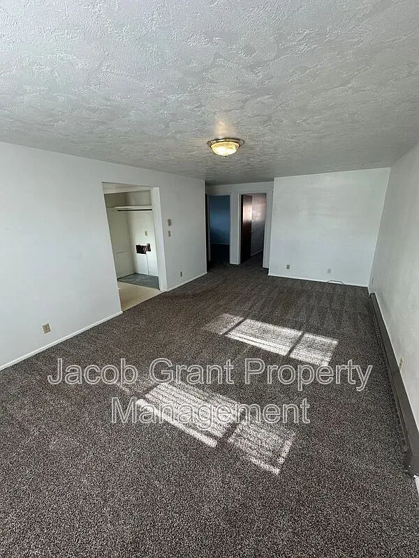Building Photo - 135 W Fremont Ave #3